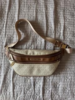 MICHAEL KORS ボディバッグ・ウエストポーチ ✨のサムネイル
