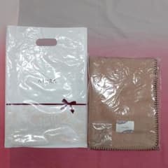【非売品】『未開封』AYURA アユーラ オリジナルウールブランケットのサムネイル