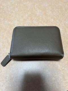 お札を折らずに入れるミニ財布のサムネイル