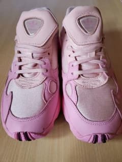 adidas　ピンク　スニーカーのサムネイル