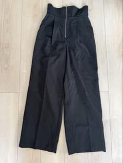 【美品】Louere ハイウエストタックパンツブラック Mのサムネイル