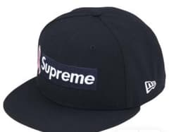 Supreme ピンクリボン運動 ボックスロゴ　ニューエラのサムネイル