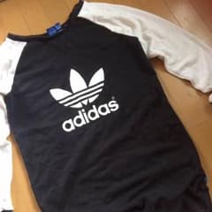 adidas トレーナーのサムネイル