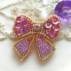 ビーズ刺繍　リボンのブローチ　パープルのサムネイル