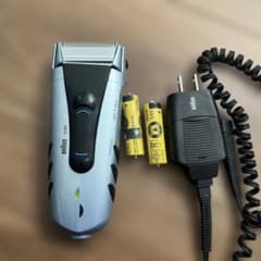 良*ン様 【ジャンク品】ブラウン 電気シェーバー 5765 充電器のサムネイル