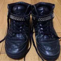 送料込！adidas originals FORUM MID STUDDEDのサムネイル