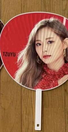 TWICE ツウィ うちわのサムネイル