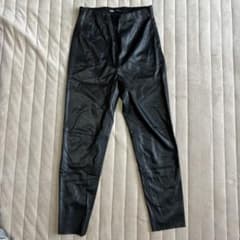 ZARA フェイクレザーパンツ ブラックのサムネイル