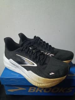 BROOKS ブルックス HYPERION MAX2 26.5cm US8.5のサムネイル