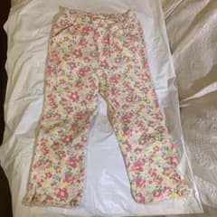 【新品】【値下げ】花柄 パンツ　140女の子のサムネイル