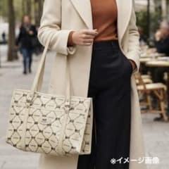 carriage 馬車柄 トートバッグ クリーム色 総柄 ハンドバッグ - メルカリ