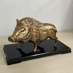 置物　躍動感のある猪　価値あり　アンティーク 置物 干支 (黄銅製) 亥 猪 いのしし 雄姿 山吹色 : 京都工芸舎