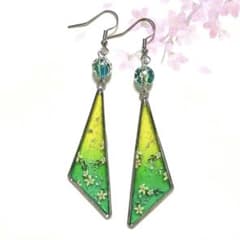 お花柄ピアス イヤリングのサムネイル