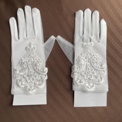 ウェディンググローブ ホワイト 刺繍入りのサムネイル