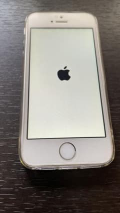 [SIMフリー]iPhone SE Silver 128 GB docomoのサムネイル