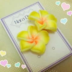 ハイビスカスピアス♥︎黄のサムネイル