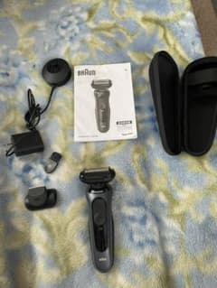 BRAUN 電動シェーバーのサムネイル