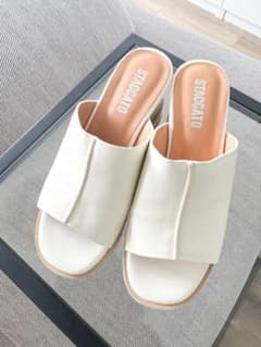 【美品】STACCATO スタッカート 厚底 ウェッジサンダル オフホワイトのサムネイル
