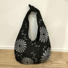 黒×花柄刺繍 スパンコールバッグ トート 肩掛け アジアン エスニックのサムネイル
