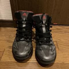 【値下げしました】adidas バスケットボールシューズ ブラック レッドのサムネイル