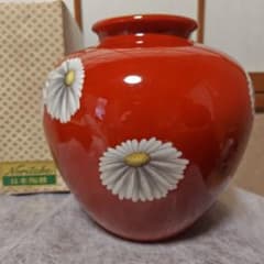 伊*宇様 Noritake 赤い花瓶　陶器　辰砂 Noritake 日本陶器 花瓶 鮮やかな朱色 デイジー柄 - メルカリ