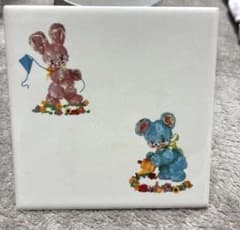 American vintage rabbit and bear illustration tile from the USA. Brocante antique.