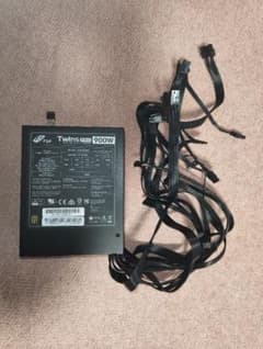 FSP Twins PRO 900W 電源ユニットのサムネイル