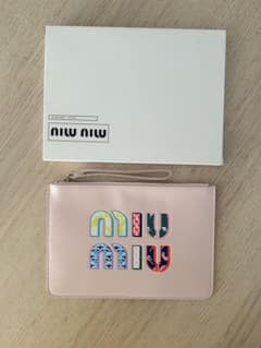 MIU MIU ピンク ロゴポーチのサムネイル