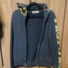 A BATHING APEのシャークパーカーのサムネイル