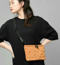 新品未使用☆discoat カーキ星柄キルティング サコッシュのサムネイル