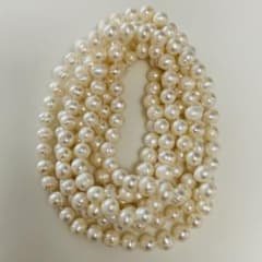 ノーブランド 淡水パール ロングネックレス 160cm 肌なじみベージュのサムネイル