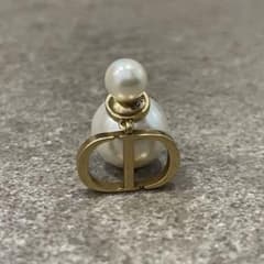 人気✨DIOR ディオール トライバル シグネチャー 片耳 - メルカリ