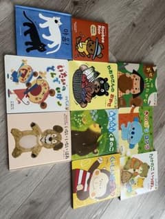 【美品】【17時まで当日発送】絵本10冊セット 英語絵本、韓国語絵本ありのサムネイル