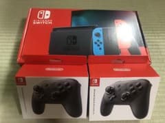 ニンテンドーSwitch本体と純正プロコン2台のサムネイル