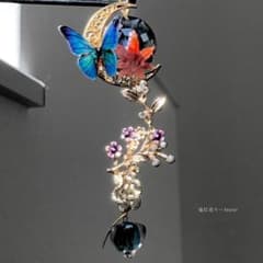 桜と蝶舞う夜に。　モルフォ蝶と鬼灯と桜　刀かんざし　和装小物 月夜の風と零れ落ちる紅葉 モルフォ蝶 鬼灯 色変化勿忘草 かんざし