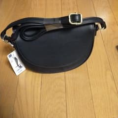 [新品・未使用]GU ハーフムーンショルダーバッグのサムネイル