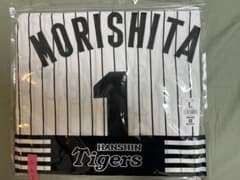 阪神タイガース　森下翔太　チャンピオンエンブレム付きユニフォームのサムネイル