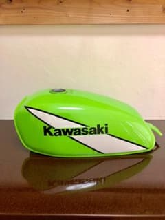美品250TRタンク 珍しいカラーです。のサムネイル