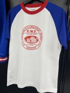 y*e様 UWF ユニフォーム Ｔシャツ 旗揚げｖｅｒ ユニバーサル　プロレスのサムネイル