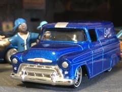 Jada toys 1/64 CHEVYサバーバンのサムネイル