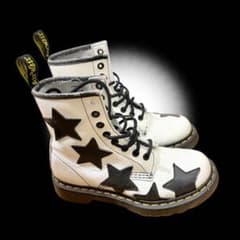 Dr. Martens 星柄 ブーツ ホワイト ブラックのサムネイル