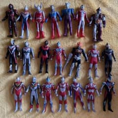 ウルトラマン　フィギュア　27体まとめ売りのサムネイル