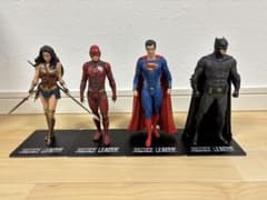 ジャスティス・リーグ フィギュア 4種類 - メルカリ
