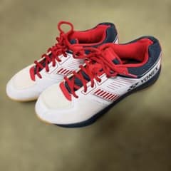 YONEX テニスシューズ ホワイト/レッド 27cm YONEX バドミントンシューズ ホワイト レッド 27cm - メルカリ