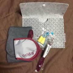2個セット！☆ カタール航空 エコノミークラス アメニティポーチ ☆ 非売品のサムネイル