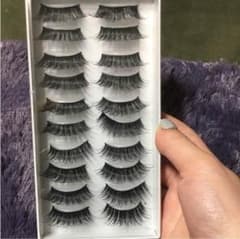 つけまつげのサムネイル