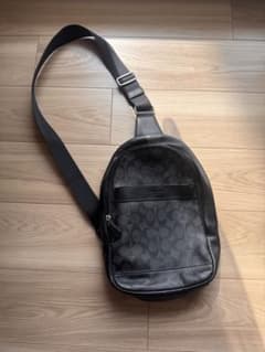 COACH シグネチャー ボディバッグ ブラックのサムネイル