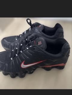 値下げ交渉可！！NIKE Shox ブラック レッド スニーカーのサムネイル