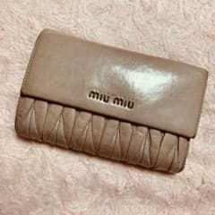 miumiu 二つ折り財布　マテラッセのサムネイル