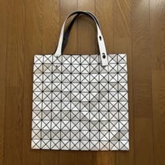 BAOBAO トートバッグ 10×10 ホワイト ジャンク品 BAOBAO トートバッグ 10×10 ホワイト ジャンク品 - メルカリ